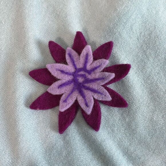Purple Flower Felt Pin - Picture 1 of 6